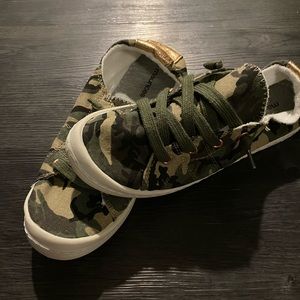 Brand new camo sneakers . Maurices size 8